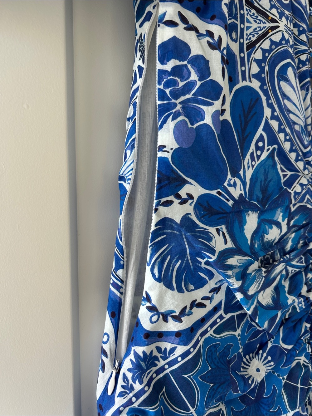 FARM Rio Tile Dream Puff Sleeve Mini Dress Blue - Picture 8 of 8